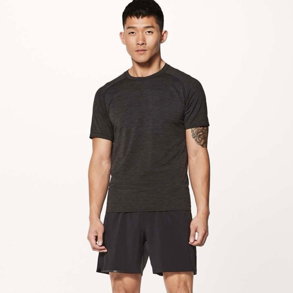Lululemon Metal Vent Tech Gray Short Sleeve Top Size XL